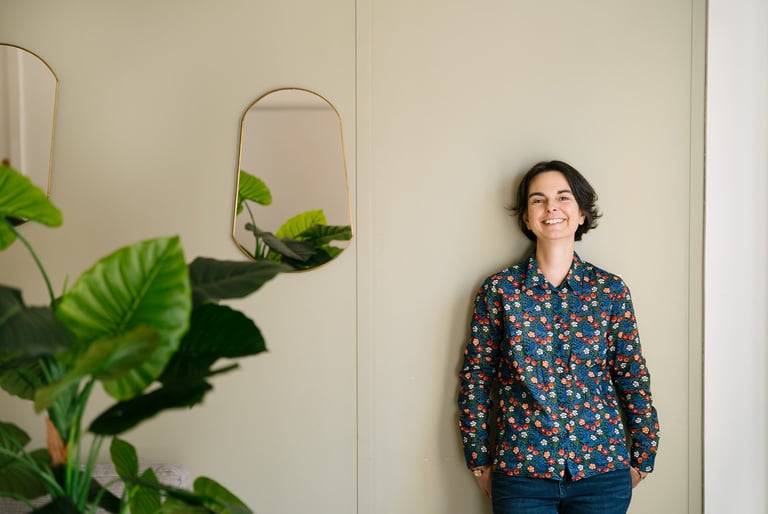 Portrait d'Anne Fuss décoratrice d'intérieur et coloriste en Île-de-France