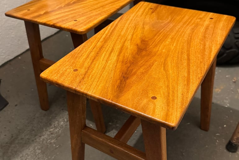 Mesas de apoio em cumarú