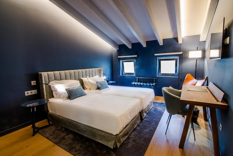 Pintura de interiores en hotel de Menorca-Casa Ládico