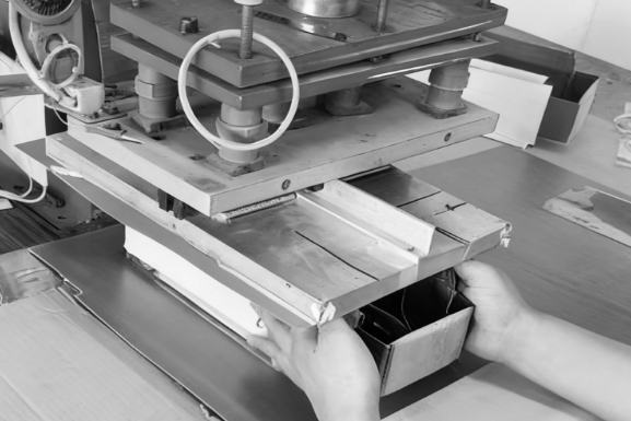 The heat-seal manufacturing process, ensuring a durable and seamless finish.