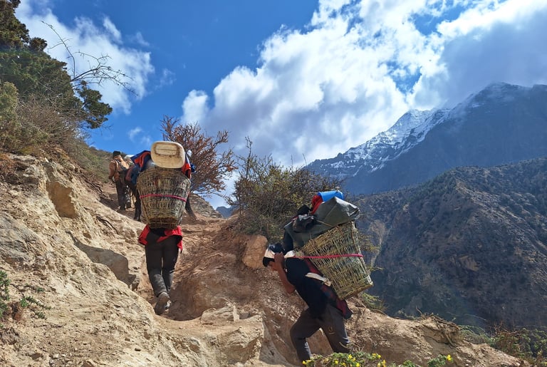 Porteurs dans le dolpo