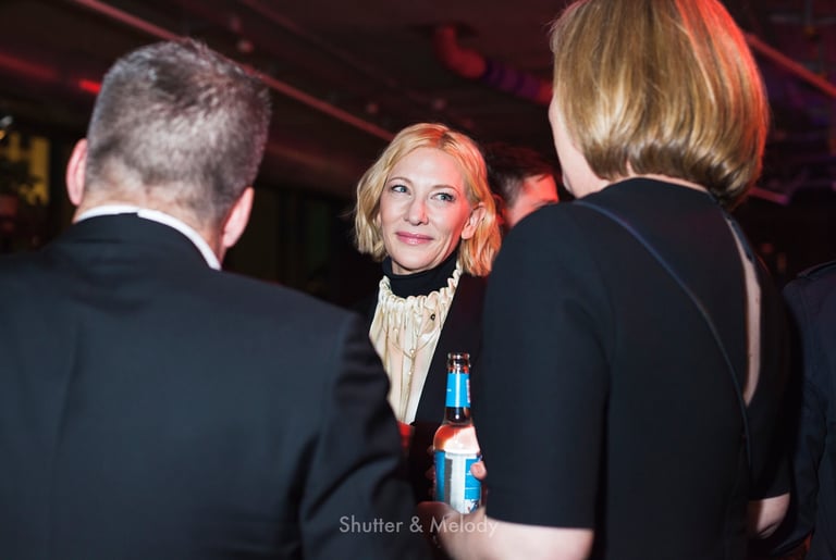 Cate Blanchett im Gespräch mit dem australischen Botschafter.