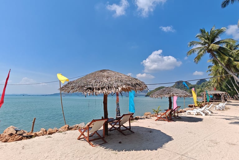 Baan Koh Teab (บ้านเกาะเตียบ), Pathio Chumphon