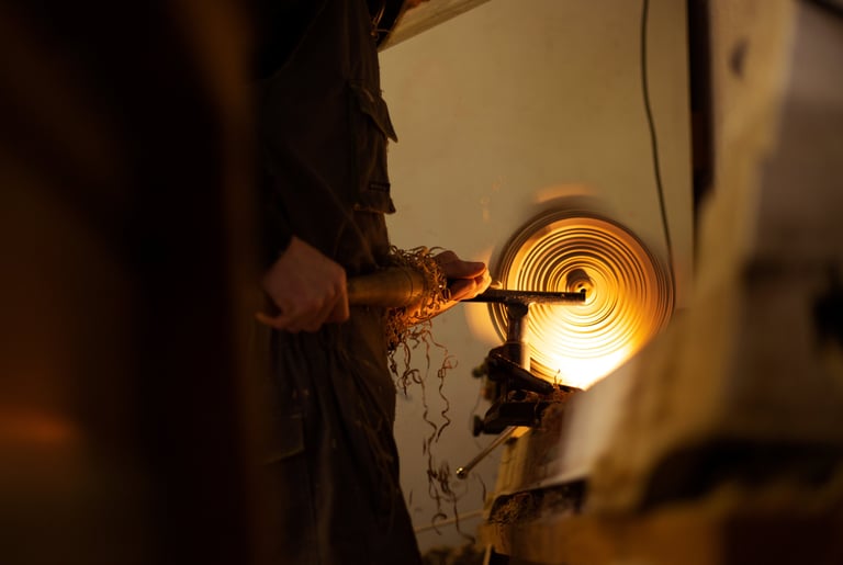tournage sur bois, copeaux, assiette, tour