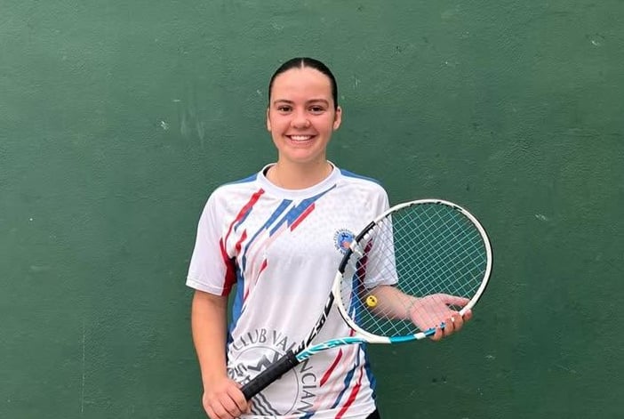 Chica posando antes del campeonato