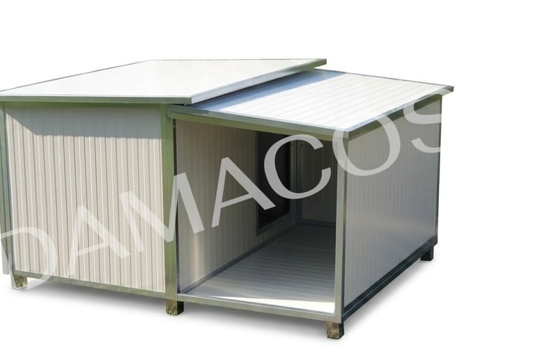 Cuccia coibentata per cani con veranda coperta