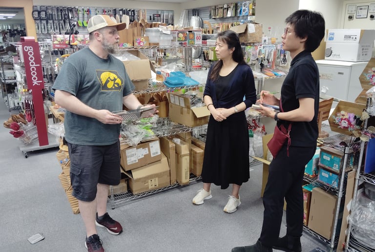 Sourcing agent helping US buyers inquiring a Taiwanese manufacturer