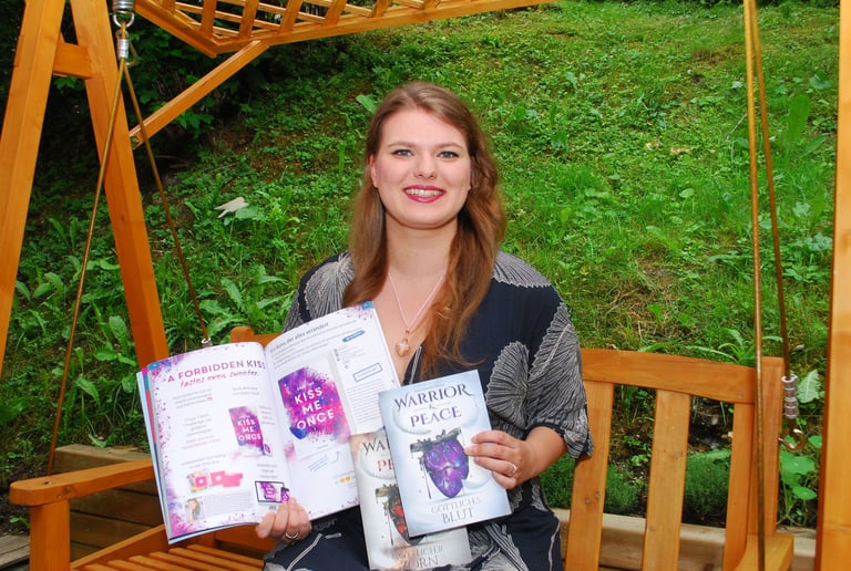 Stella Tack mit Büchern