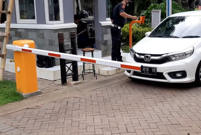 Proyek Pasang Barrier Gate di perumahan BSB