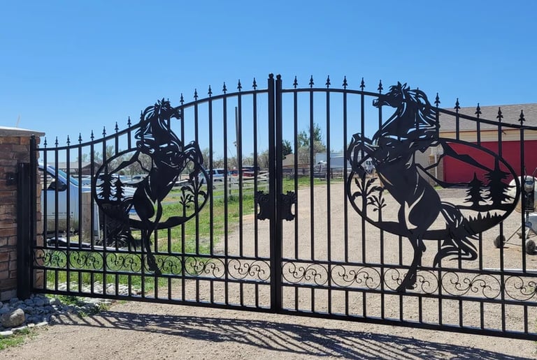 Portón de herrería personalizado con acabado profesional
