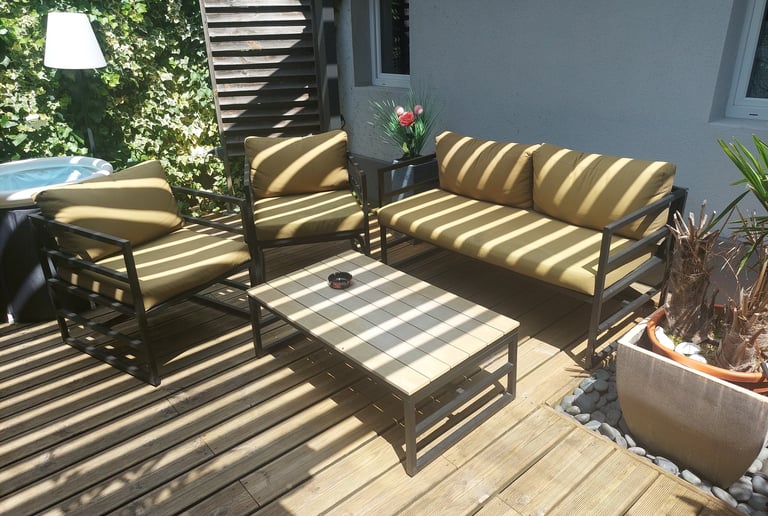 Gîte de luxe avec spa et sauna à Strasbourg - Hôtes et Demeures - salon exterieur demeure 1