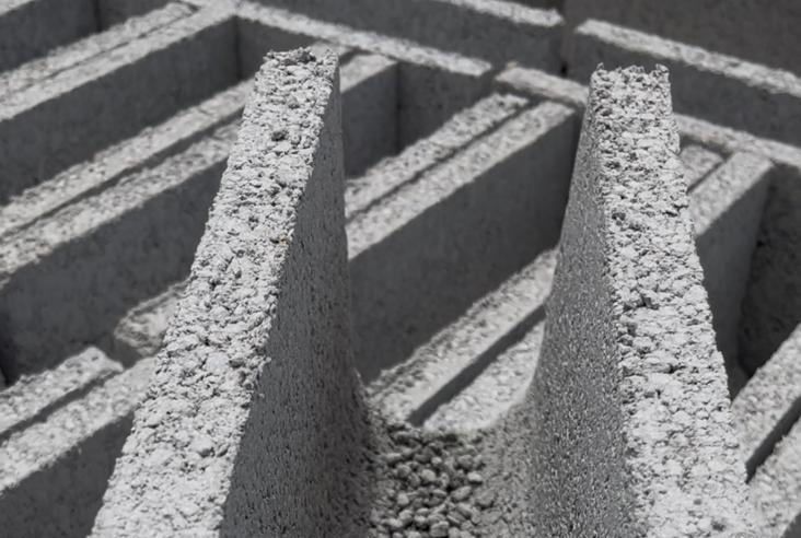 Fabricante de blocos de concreto e artefatos pré-moldados canaletas e pavers comprometida