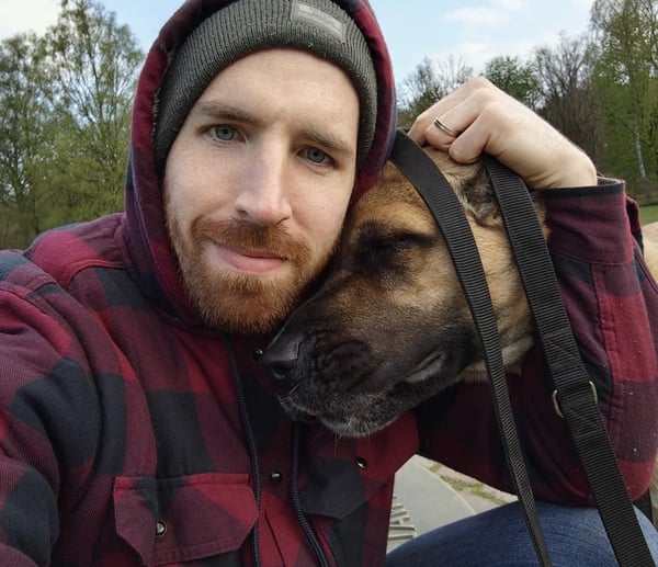 René mit Tierheimhund Layla