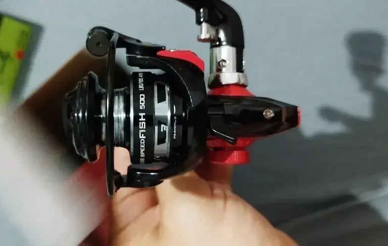 molinete mini albatroz bom pesca de tilápia posição horizontal.