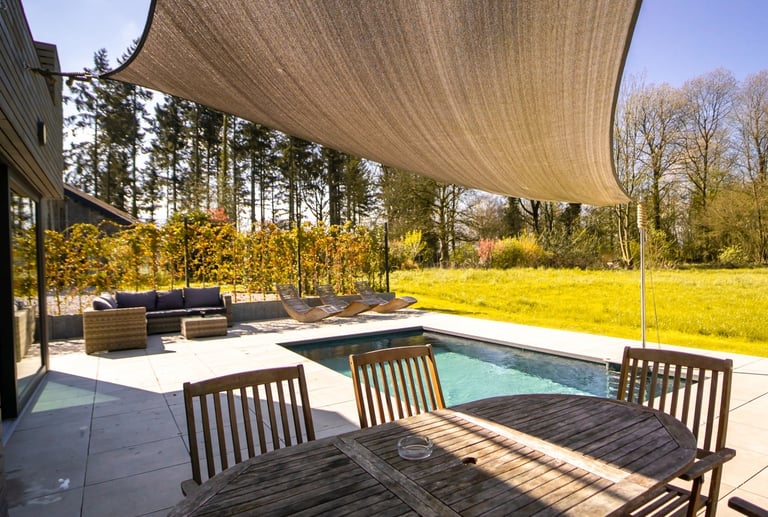 piscine-fond-mobile-logement-insolite