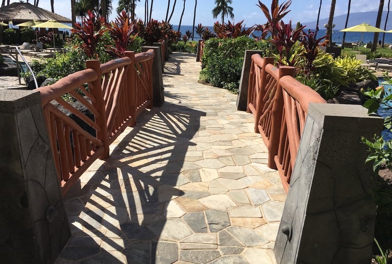 Quartzite paving for resorts