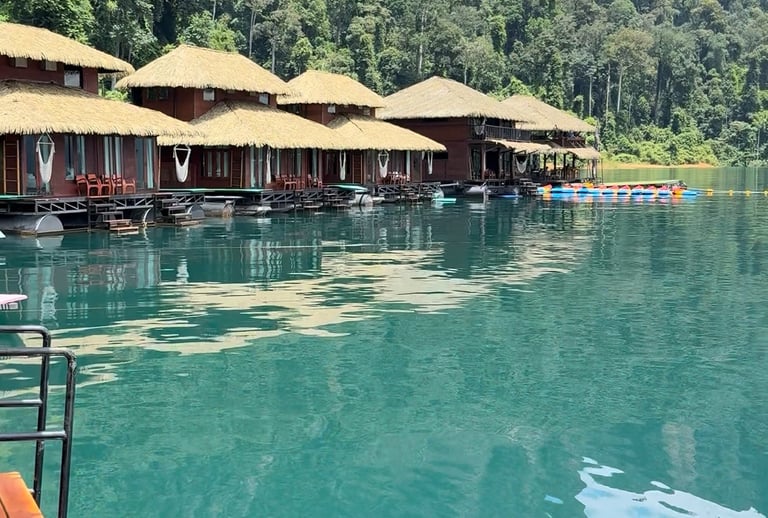 Panvaree Resort floating resort Cheow Lan Lake