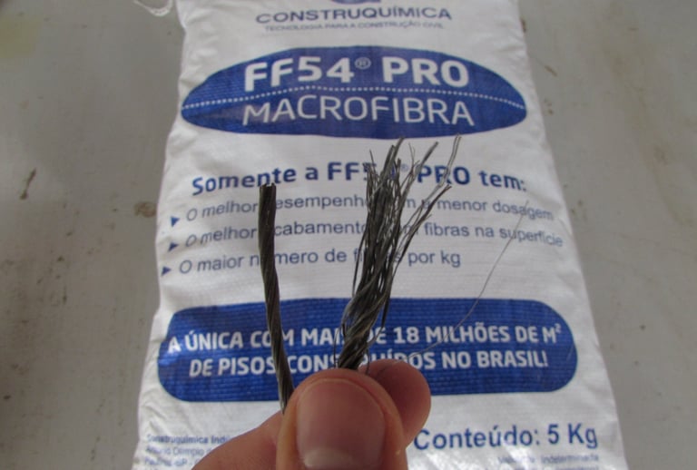 Piso de concreto reforçado com fibras