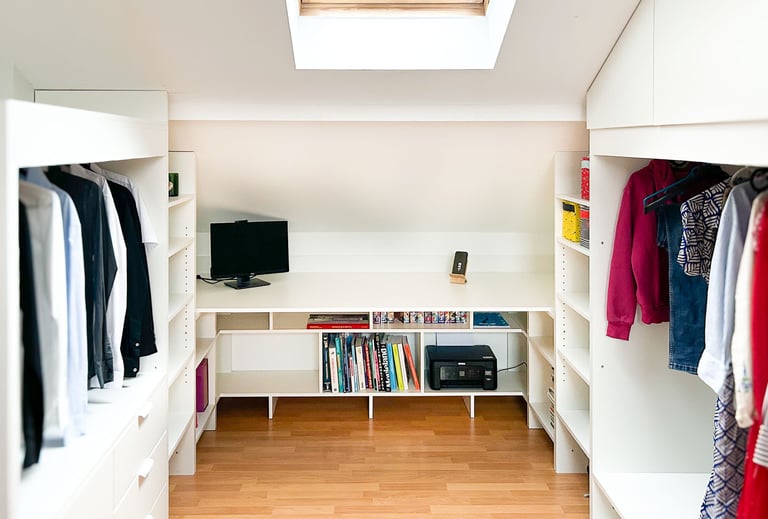 Dressing et bureau sous combles Shelfi – Courbevoie – mélaminé blanc – optimisation d’espace