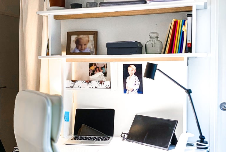 Bureau réglable Shelfi – La Garenne-Colombes – contreplaqué blanc 15mm – poste de travail