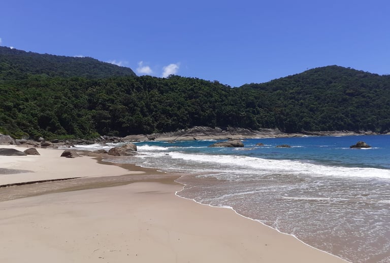 Praia das Caveiras