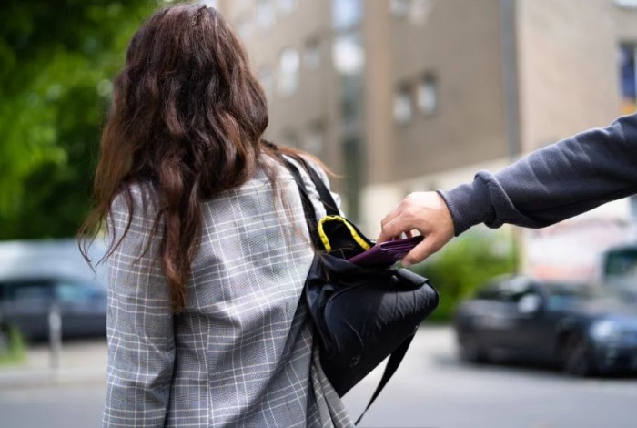 General Tips To Protect Yourself From Pickpockets!