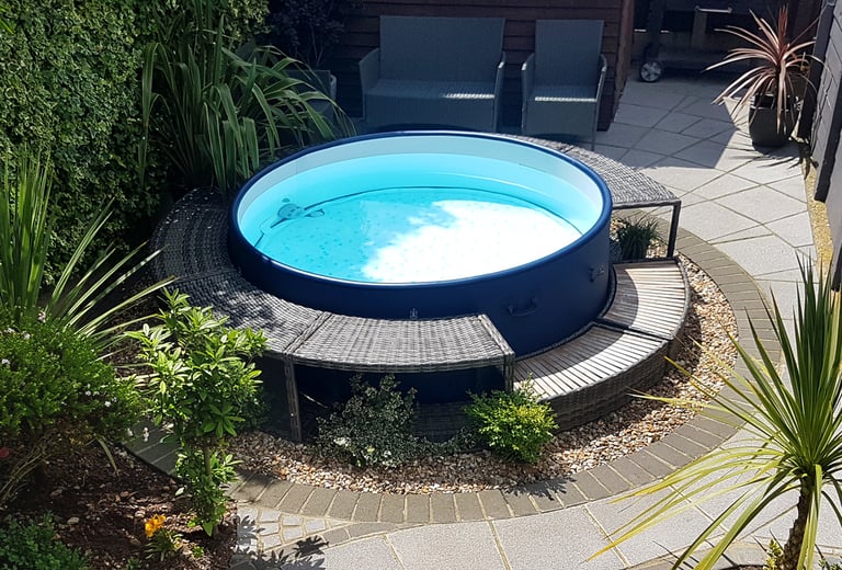 Circle paving around hot tub fan format tropical garden Romford - Hornchurch - Brentwood - Upminster
