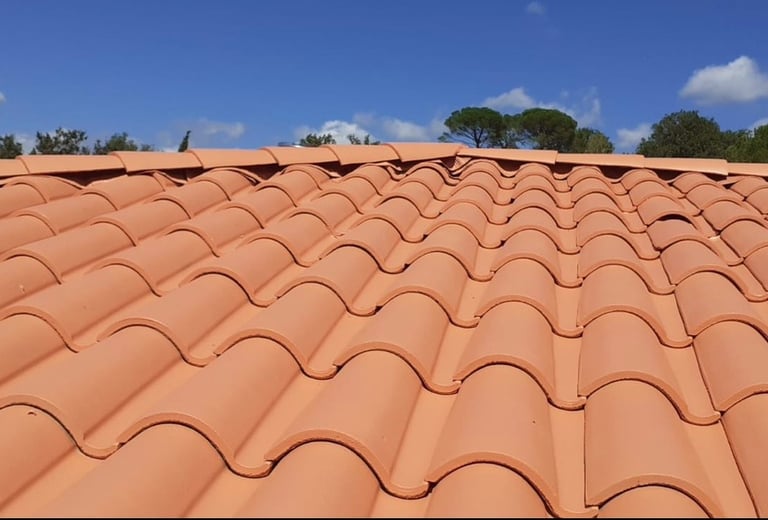  Toiture rénovée par Homebat – Couvreur professionnel dans le Var – Réfection, étanchéité, tuiles 