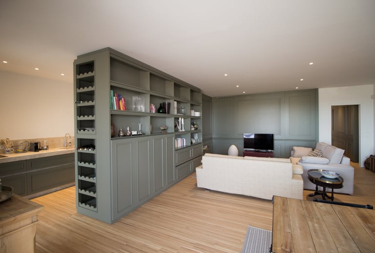 Giulia Sbrogiò | designer - cucina - living room- arredamento d'interni su misura- boiserie -cucina su misura