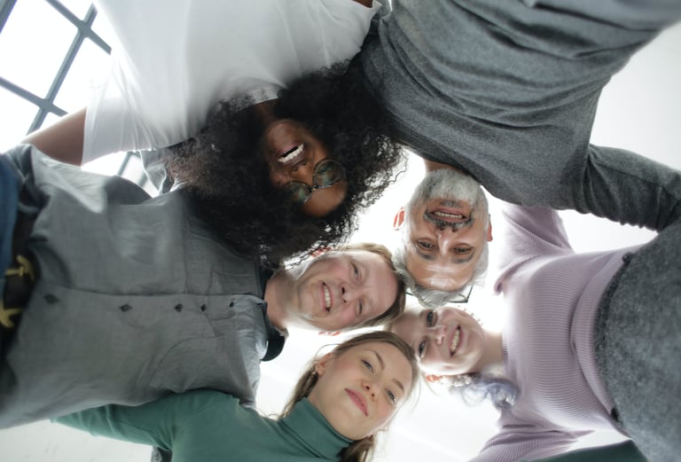 La pratique de la sophrologie s'adapte aux adultes, hommes et femmes, de tous âge.