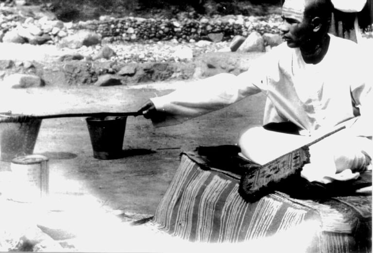 Shri Babaji offre al fuoco sacro