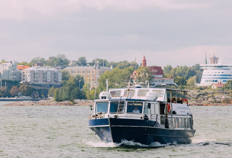 Ferry to Lonna island