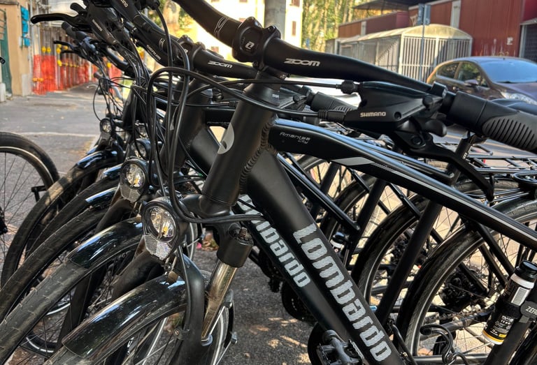 bici lombardo nere dedicate al noleggio