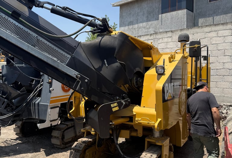 Caterpillar PM102 - Fresadora de Pavimento