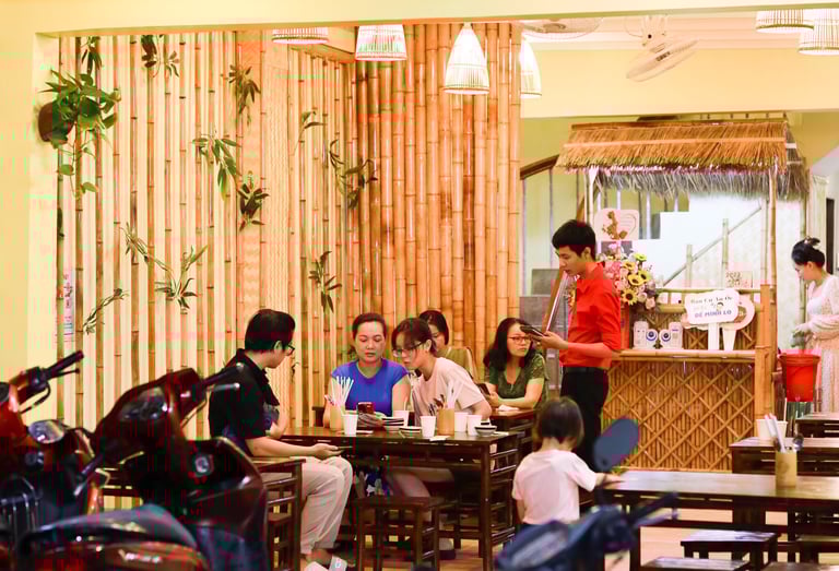 Không gian tre trúc tại quán Ốc Dì Toàn