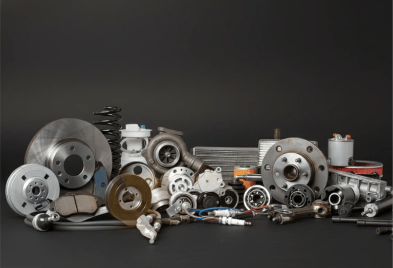 Arte exibindo diversas peças usadas para veículos da Auto Demolidora Venâncio em Venâncio Aires RS