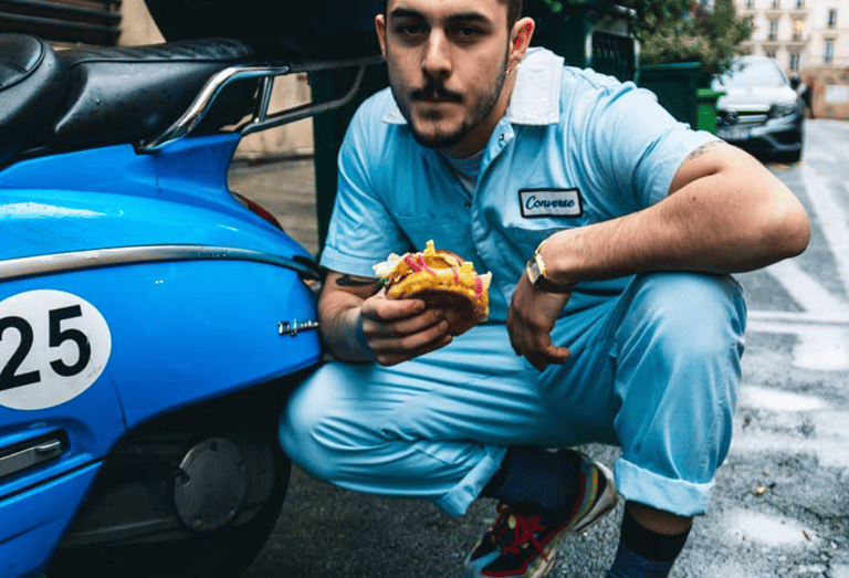 Portrait homme lifestyle Paris 9 par Carine Lebrun Photographe