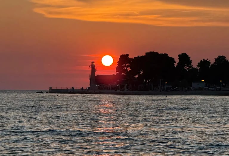 Amazing sunset over Adriatic Sea during the private sunset boat tour from Split