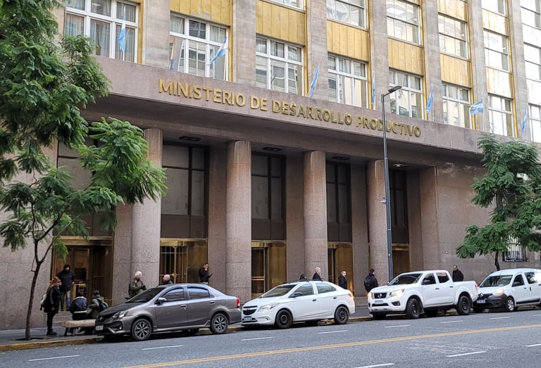 Autoridades en industria y comercio