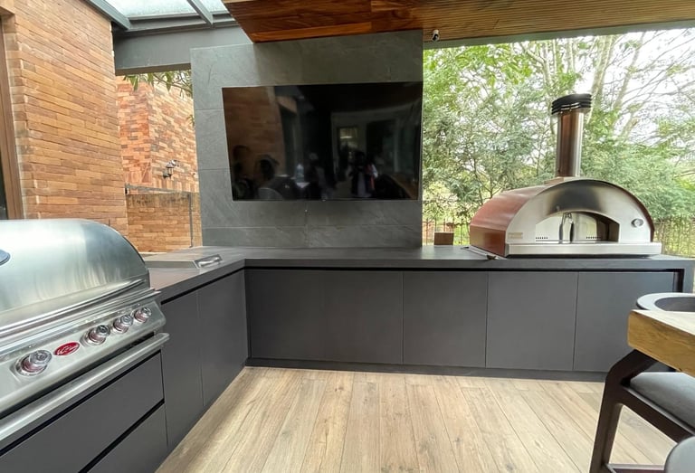 Cubiertas de porcelanato que resisten altas temperaturas.