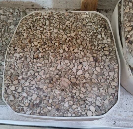 Echantillon de béton désactivé beige.