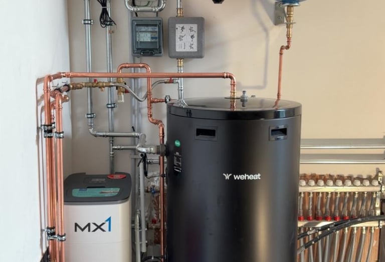 Plaatsen van lucht-water warmtepomp met boiler en waterverzachter in woning in Leuven