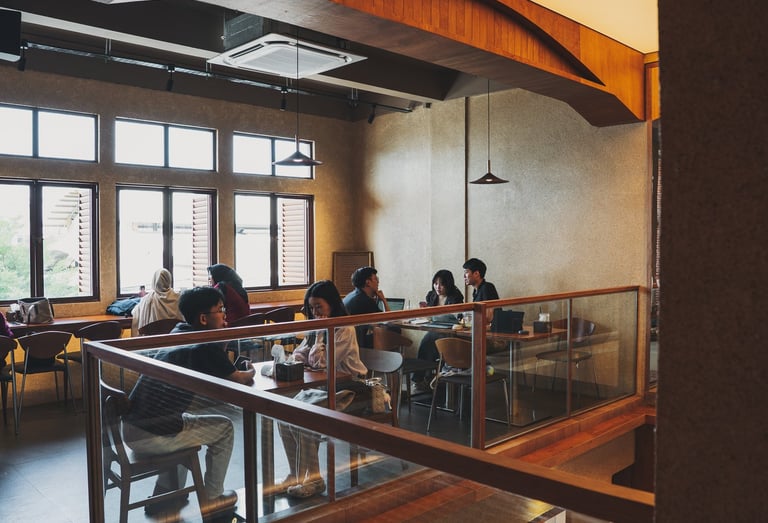 crowds having lunch at Joyi Bakes Mitra 2 Batam