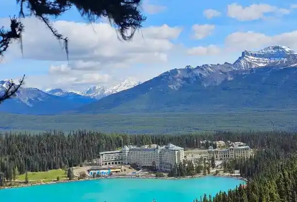 Transportation van for Moraine Lake and Lake Louise sightseeing tour