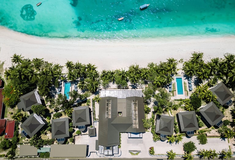 Indian Ocean Lodge (Praslin Island) - photos courtesy of Expedia