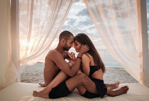 position yoga couple