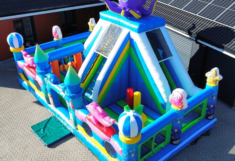 Unikalus batutas su dviguba čiuožykla ir žaidimų aikštele – Batutynas.lt 2026 m. naujiena