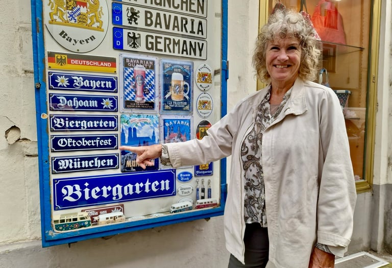 Uschi pointing at signs in Munich during a Walk and Talk German lesson