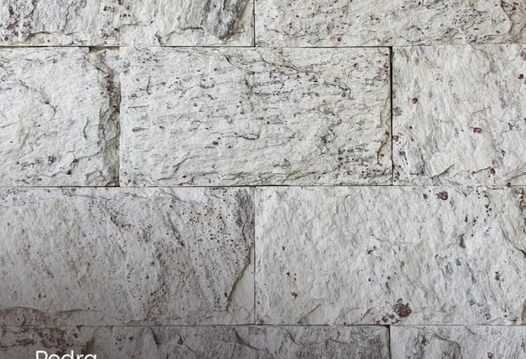 pedra madeira serrada branca 11,5x23 piso e parede interna e externa. rústico elegante alto padrão.