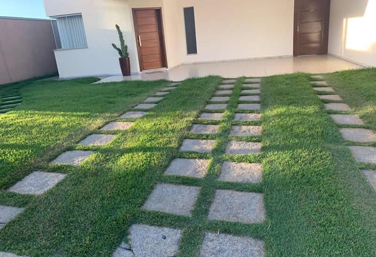 pedra miracema cinza serrada grossa para piso área externa em gramados. rústico elegante. preço bom